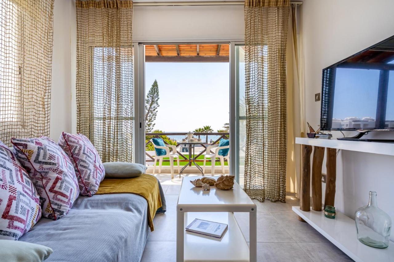 Seawaves 1- Bedroom Apartment Near Meneou Beach Larnaca Ngoại thất bức ảnh