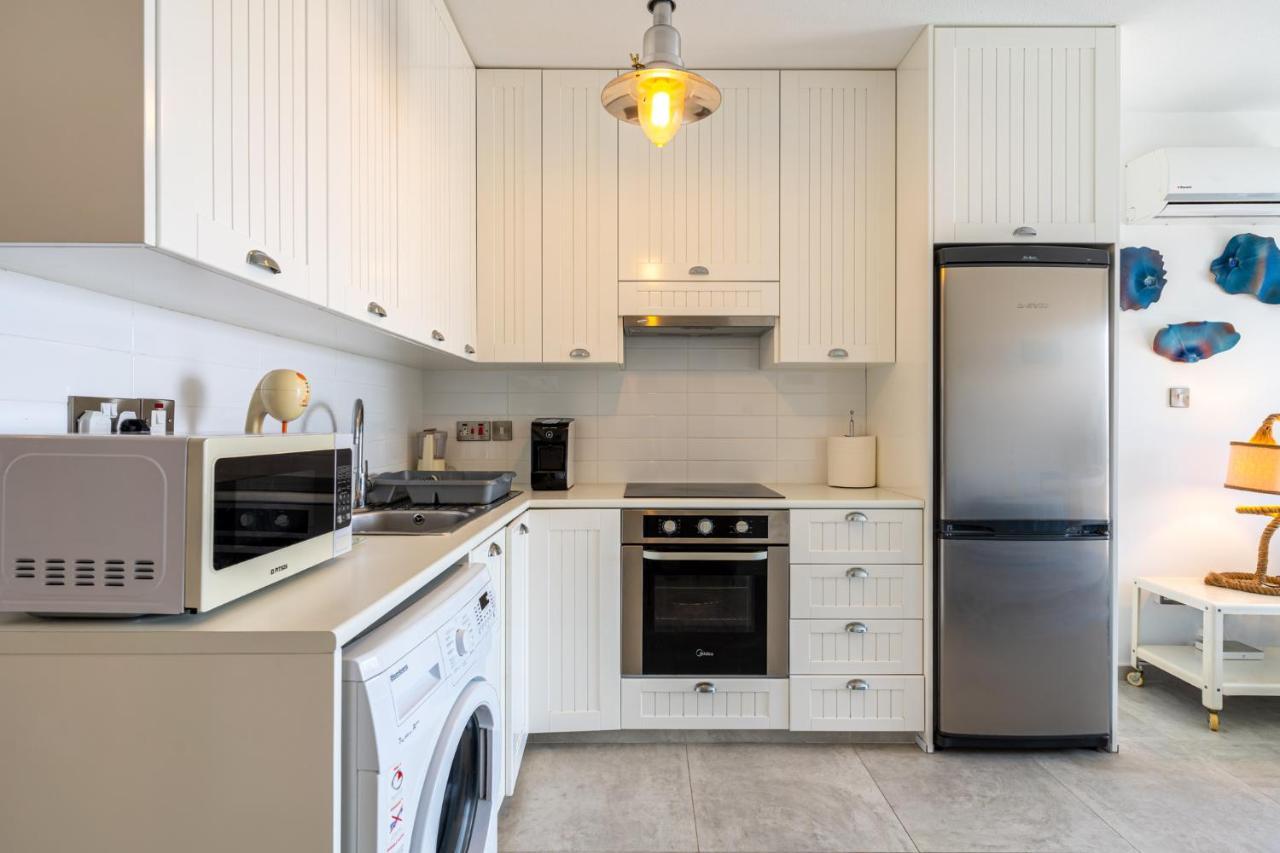 Seawaves 1- Bedroom Apartment Near Meneou Beach Larnaca Ngoại thất bức ảnh